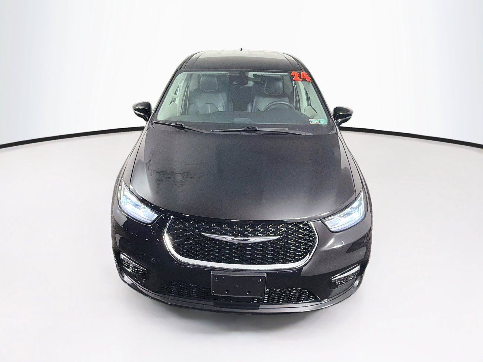 Used 2024 Chrysler Pacifica Touring-L FWD image 13