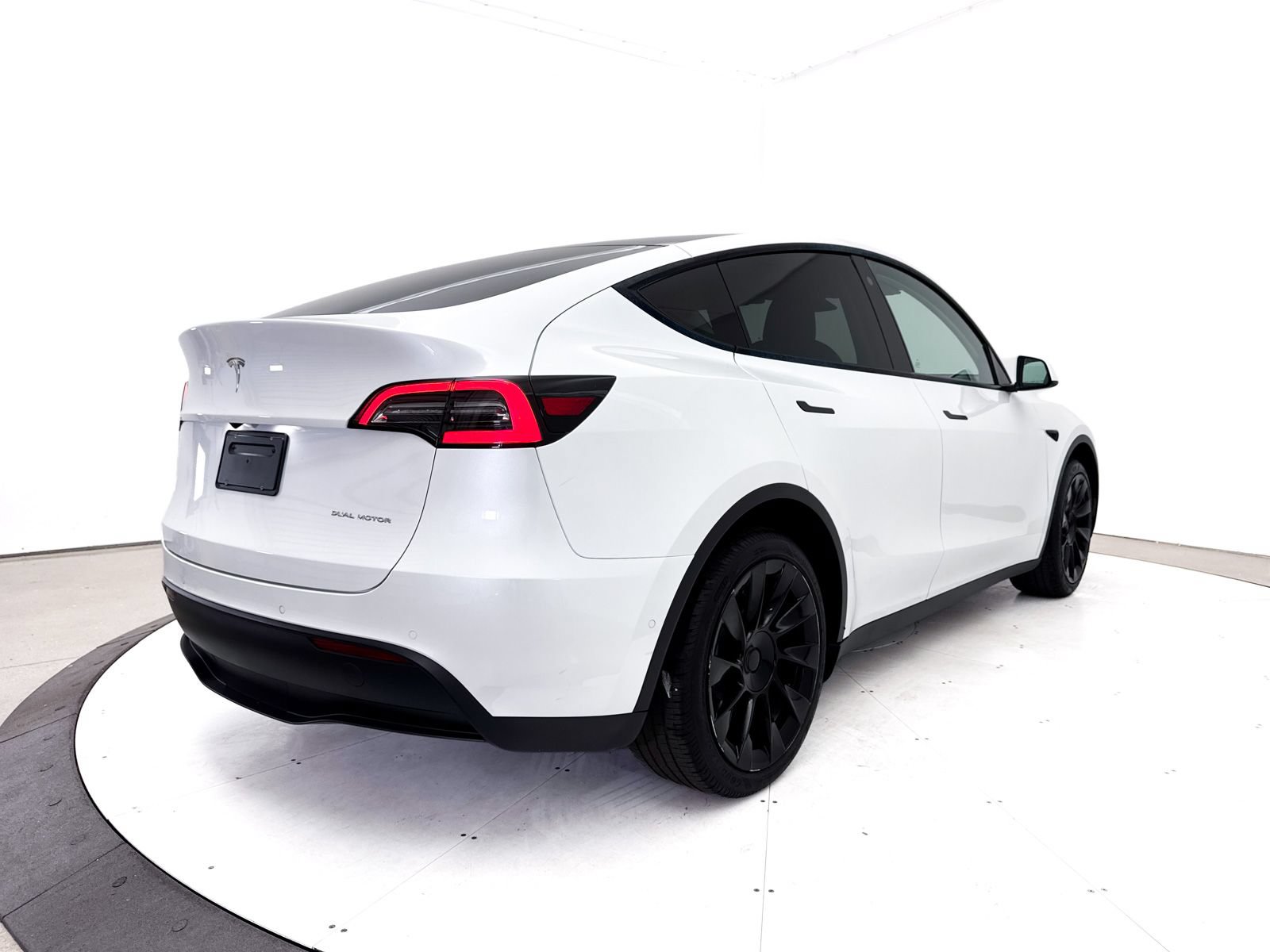 Used 2022 Tesla Model Y Long Range AWD/4WD image 18