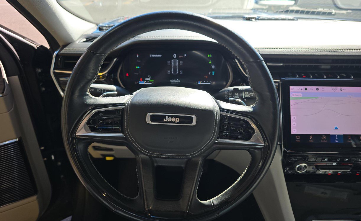 Used 2022 Jeep Grand Cherokee Overland w/ Advanced Protech Group III image 8