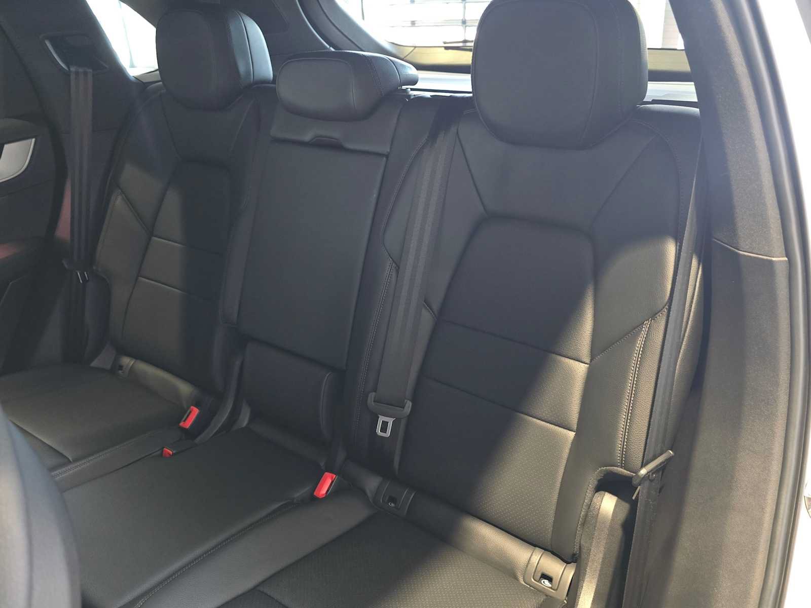 Used 2025 Porsche Cayenne AWD/4WD image 18