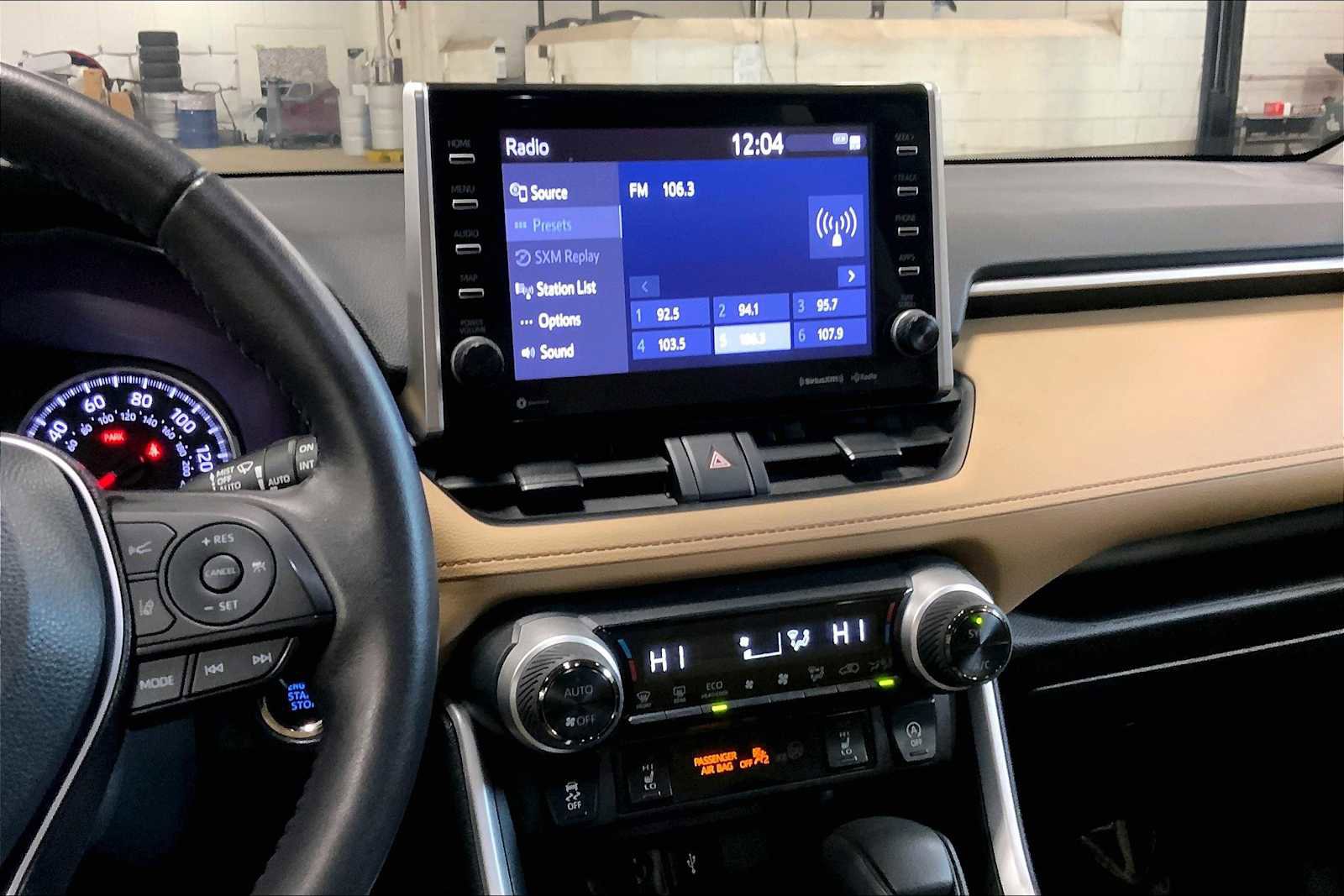 Used 2022 Toyota RAV4 XLE w/ Convenience Package image 7