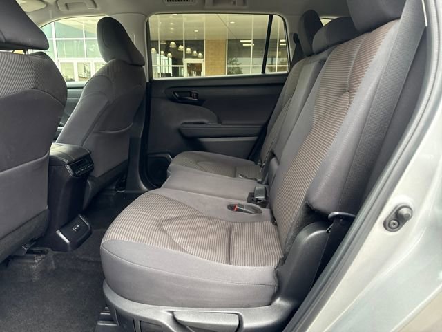 Used 2024 Toyota Highlander LE image 20