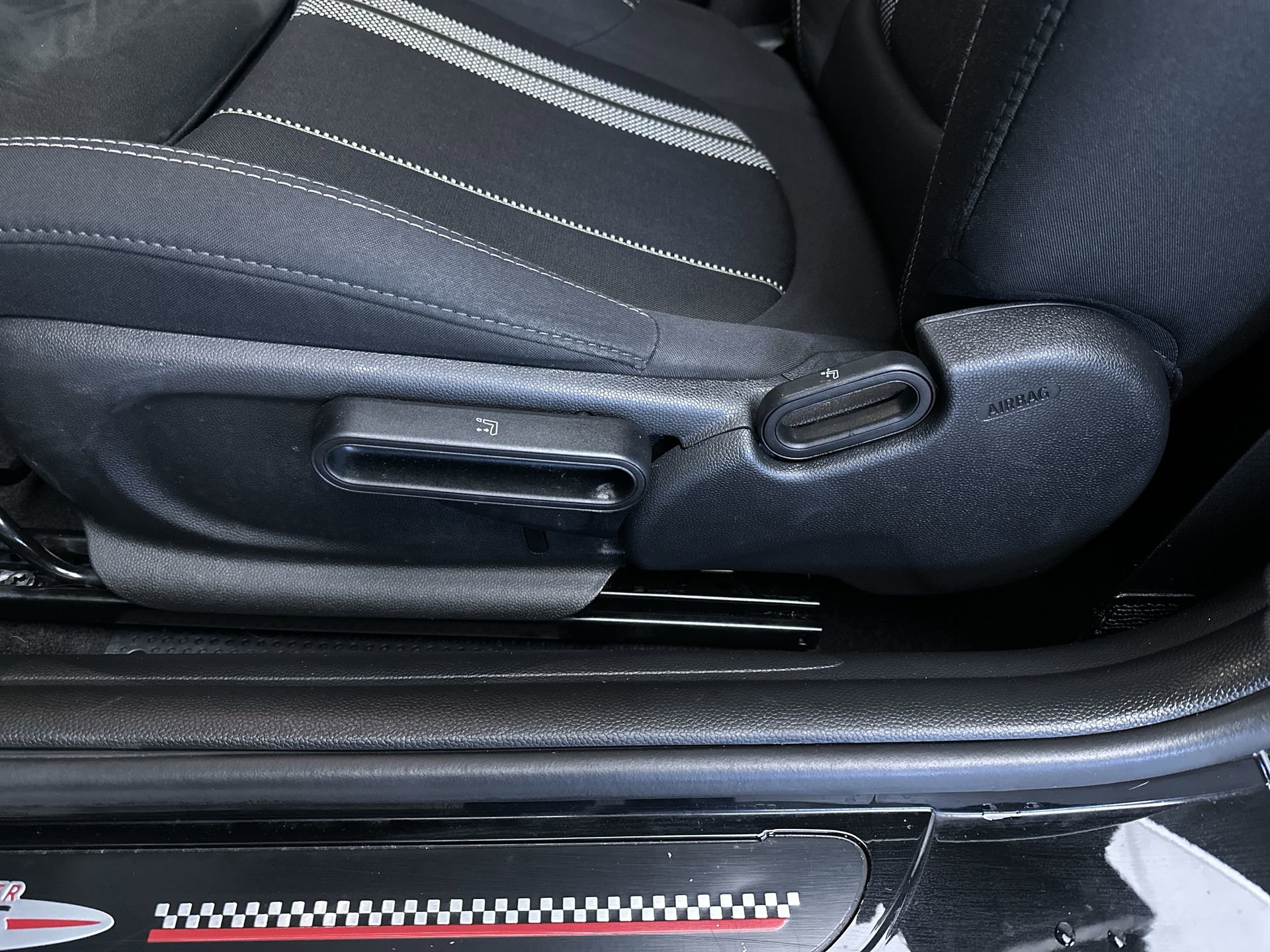 Used 2021 MINI Cooper 2-Door Hardtop FWD image 13