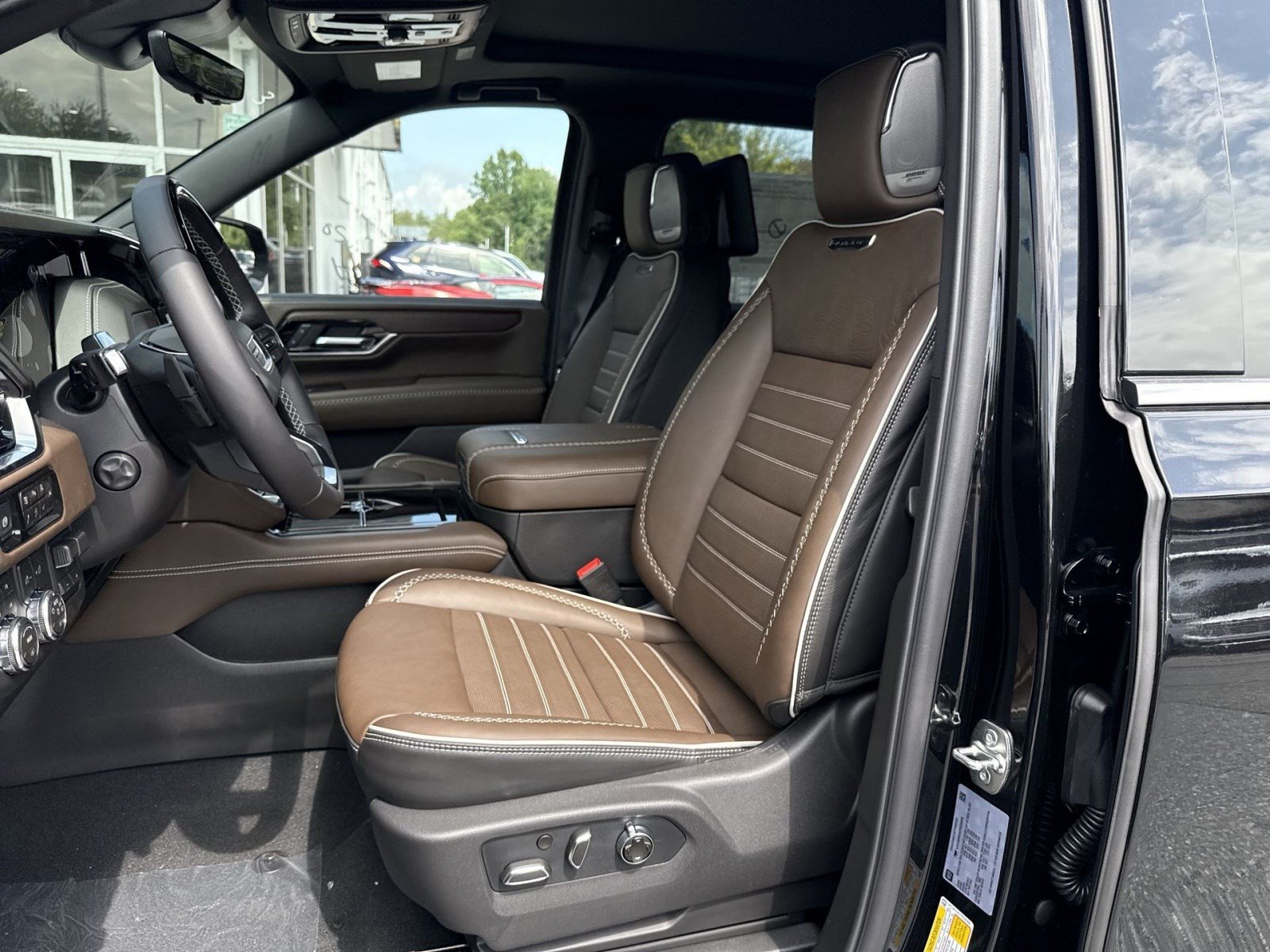 New 2026 GMC Yukon XL Denali Ultimate AWD/4WD image 10