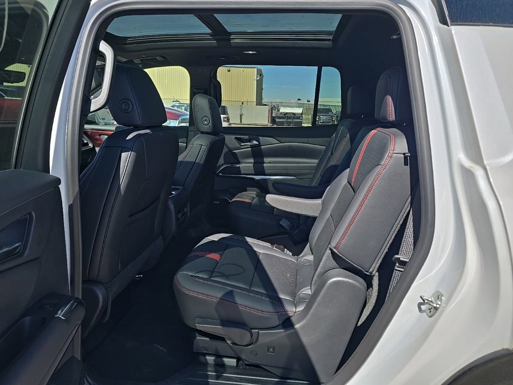 Used 2025 Chevrolet Traverse RS w/ LPO, Floor Liner Package AWD/4WD image 18