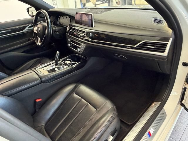 Used 2019 BMW 740i w/ M Sport Package RWD image 13