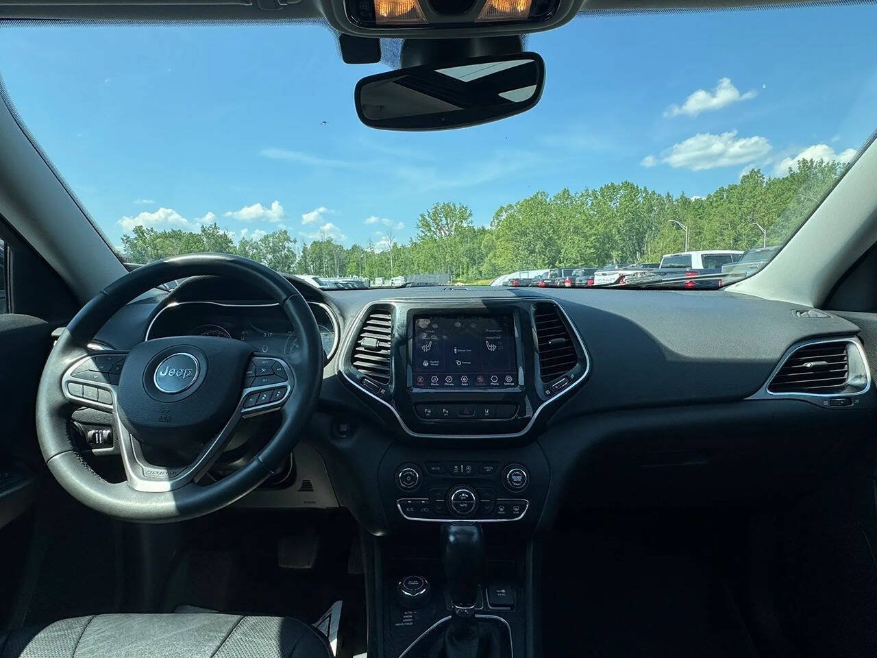 Used 2021 Jeep Cherokee Limited w/ Mopar Interior Package AWD/4WD image 6