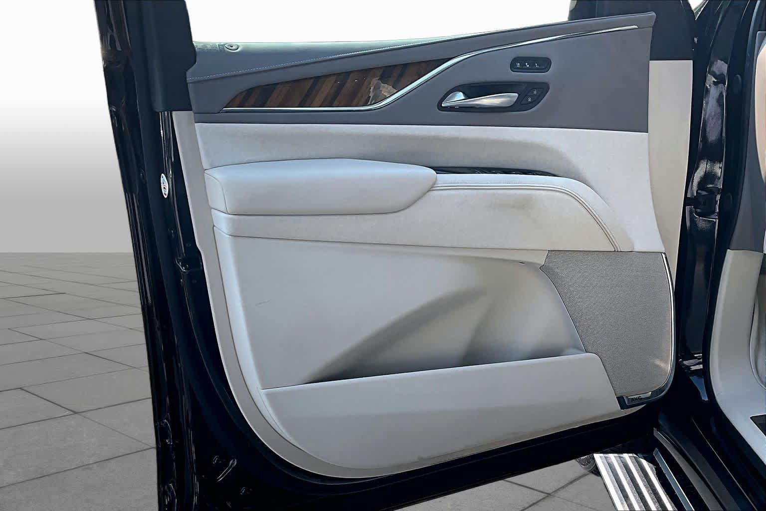 Used 2024 Cadillac Escalade Sport Platinum w/ LPO, ONYX Package AWD/4WD image 22