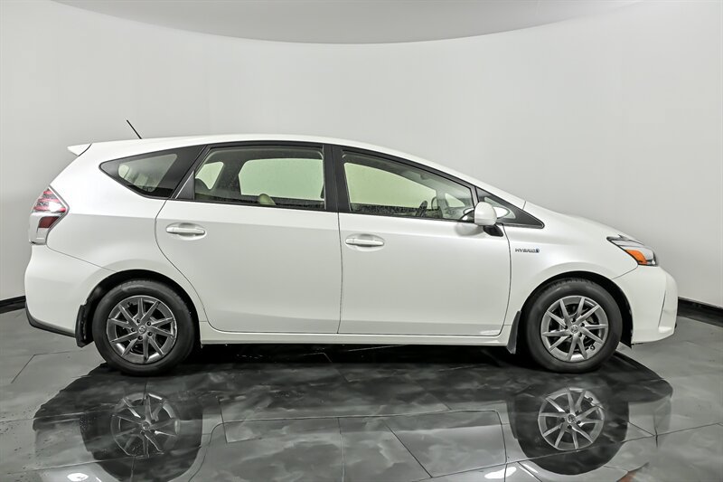 Used 2017 Toyota Prius V Four FWD image 10