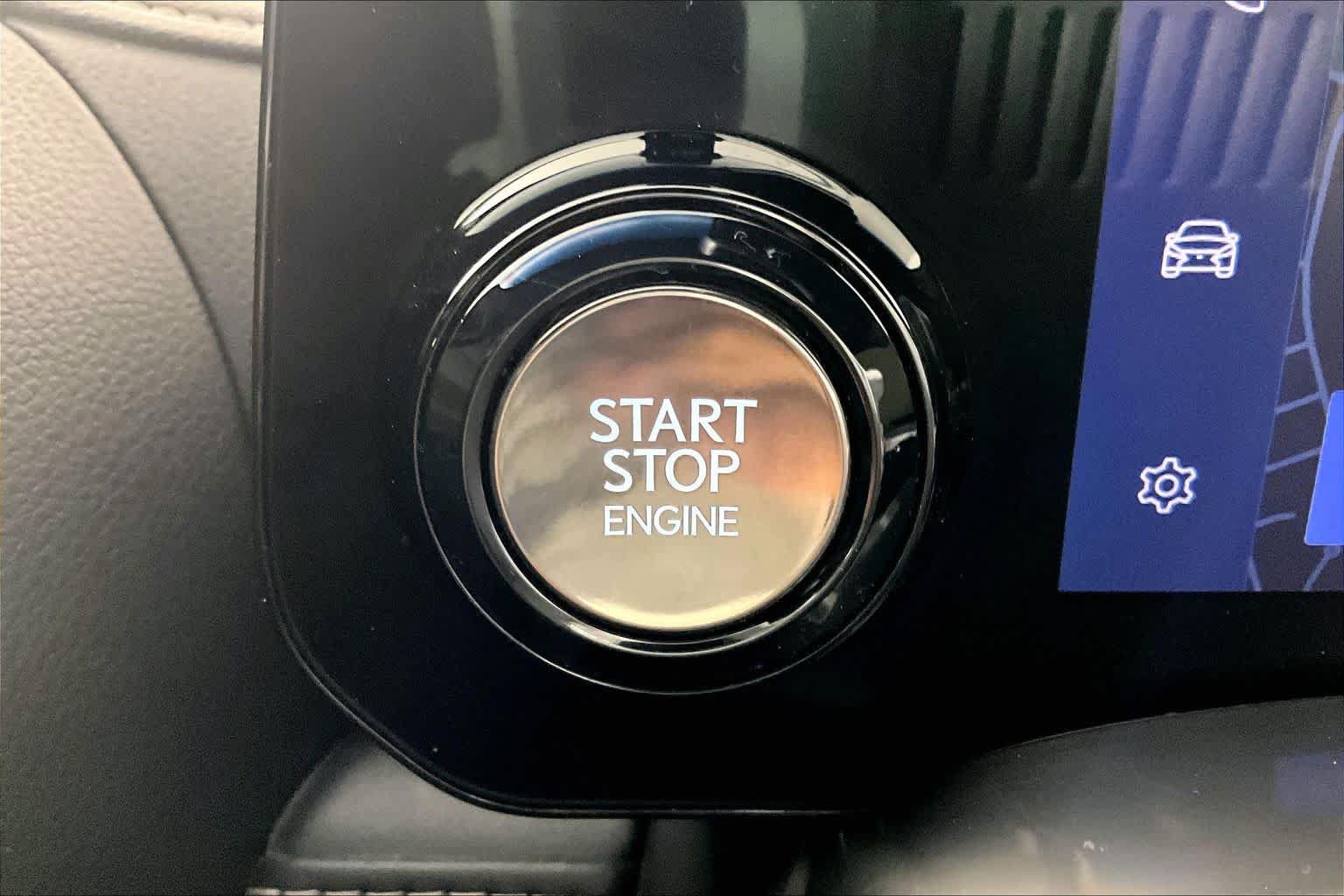 Used 2023 Lexus LX 600 F Sport w/ Accessory Package (Z1) AWD/4WD image 31