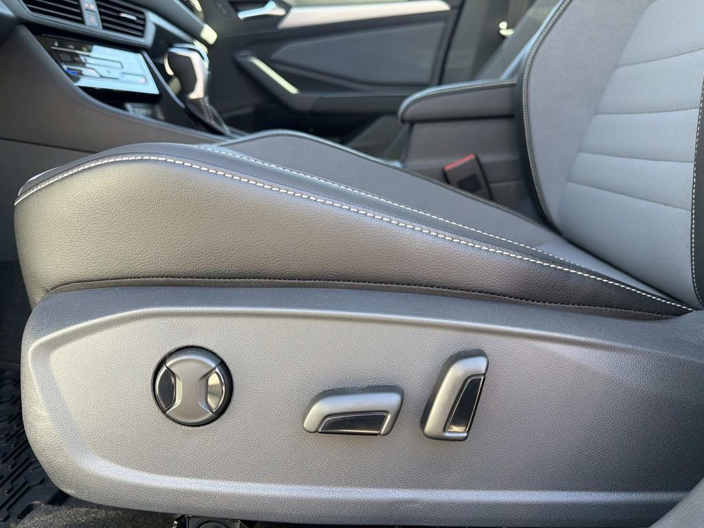 New 2026 Volkswagen Jetta SE FWD image 13