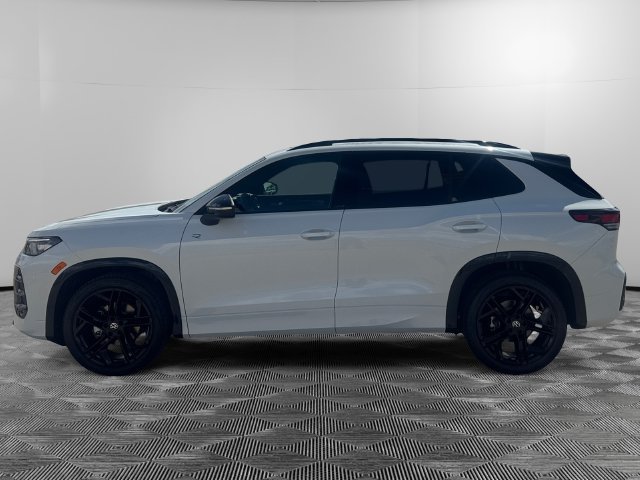 New 2026 Volkswagen Tiguan SE R-Line FWD image 2