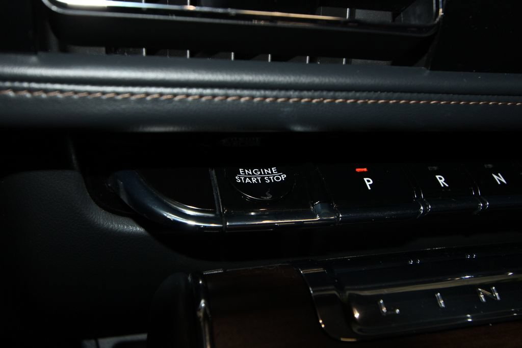 Used 2025 Lincoln Aviator Reserve w/ Luxury Package AWD/4WD image 13