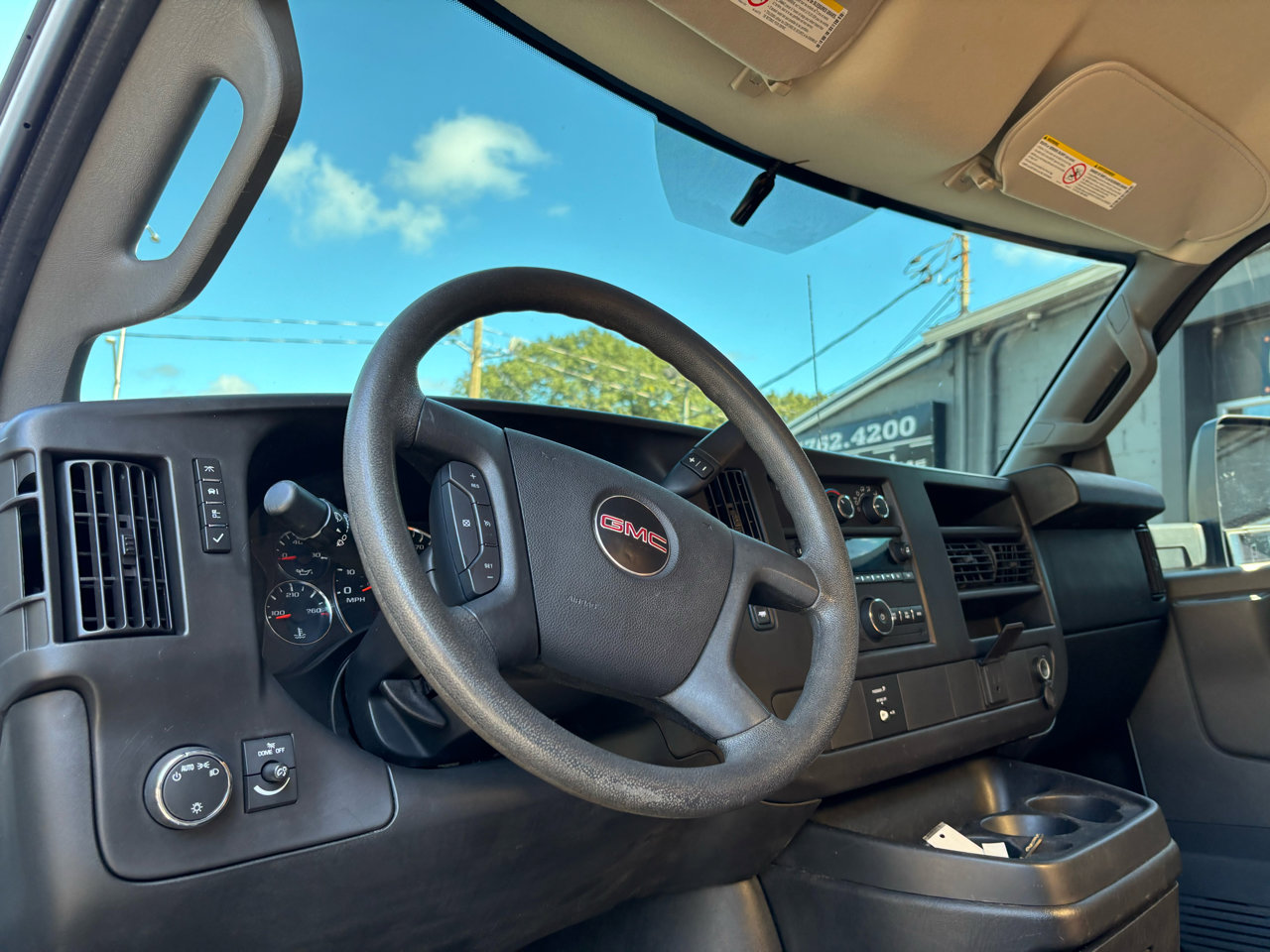 Used 2017 GMC Savana 3500 Extended image 13