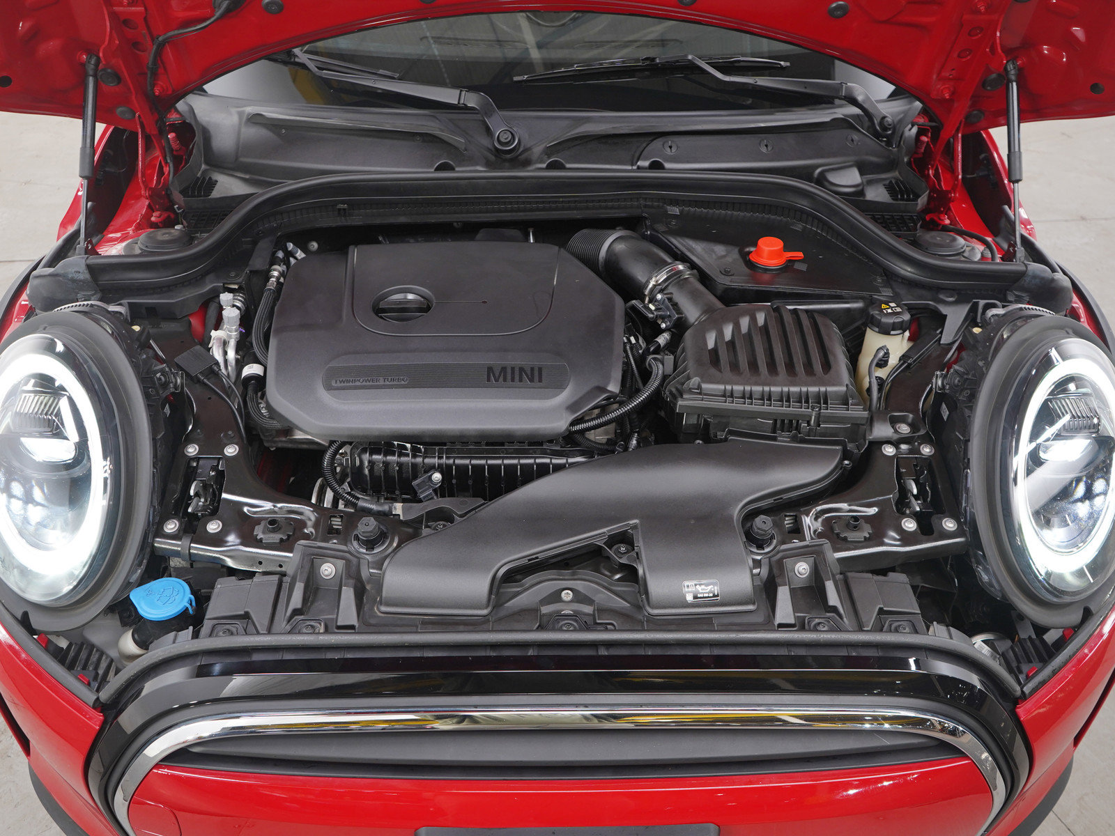 Used 2024 MINI Cooper 2-Door Hardtop image 28