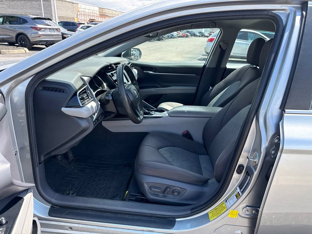 Used 2019 Toyota Camry LE w/ Convenience Package FWD image 13