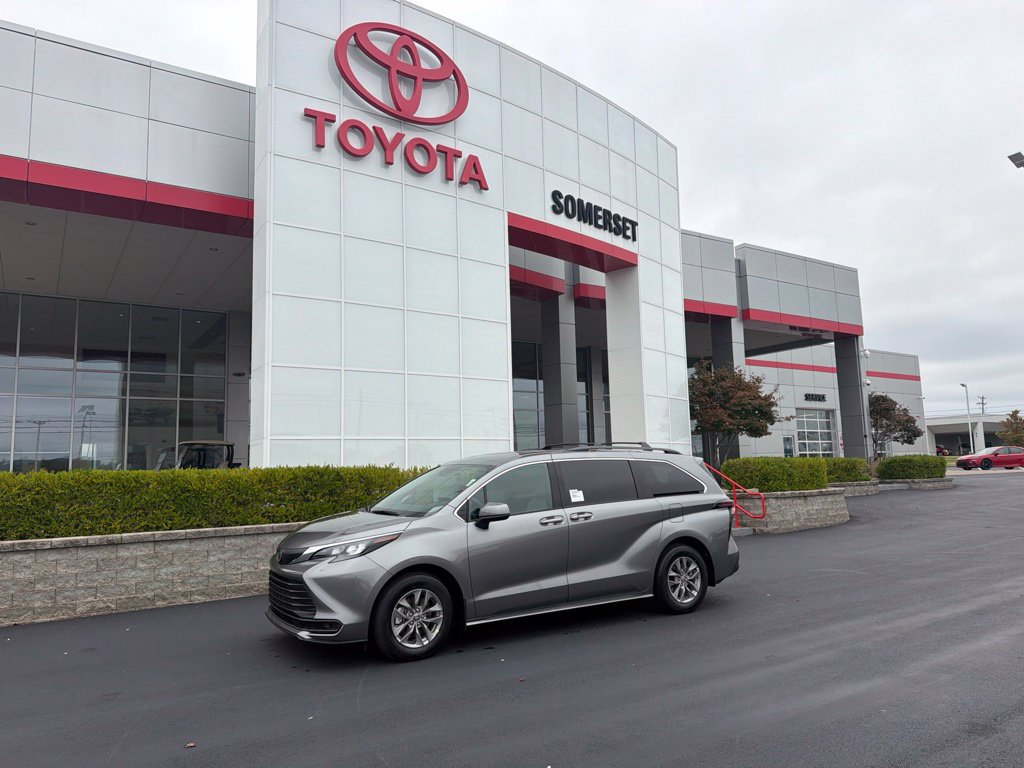 New 2026 Toyota Sienna LE FWD image 29