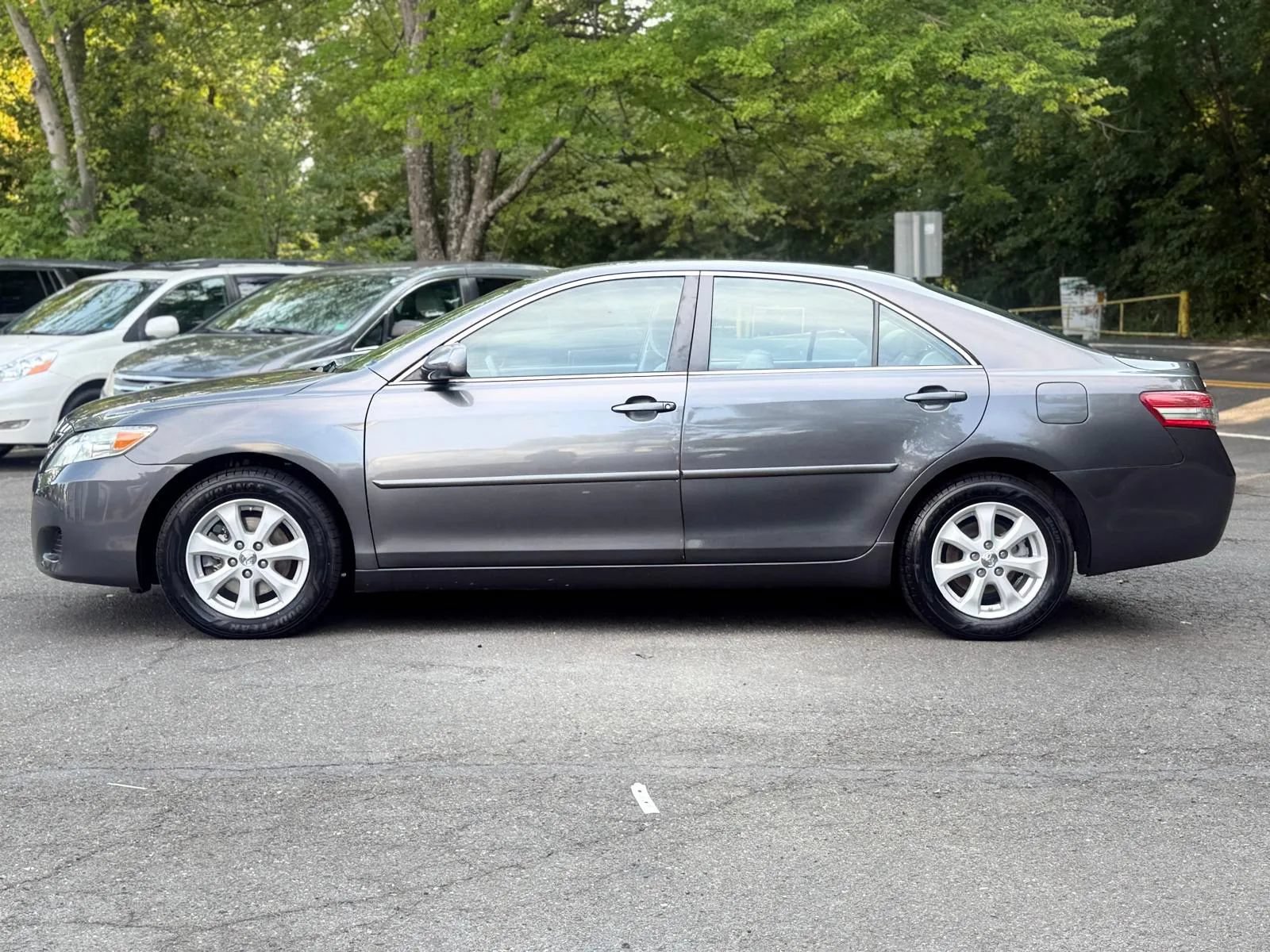 Used 2011 Toyota Camry LE w/ LE Extra-Value Pkg FWD image 4