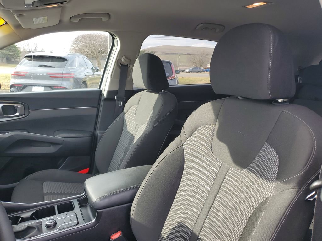 Certified 2023 Kia Sorento LX image 10