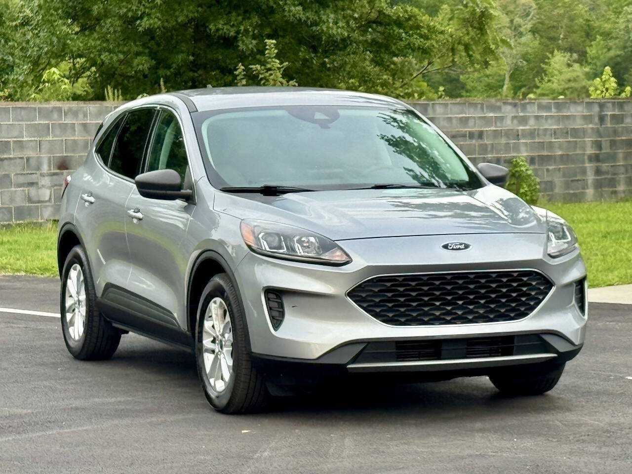 Used 2022 Ford Escape SE FWD image 1