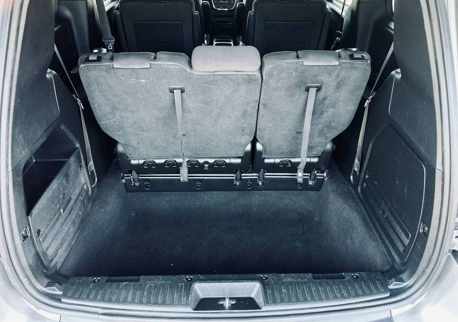 Used 2018 Dodge Grand Caravan SE FWD image 25