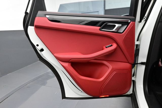 Certified 2021 Porsche Macan S AWD/4WD image 12