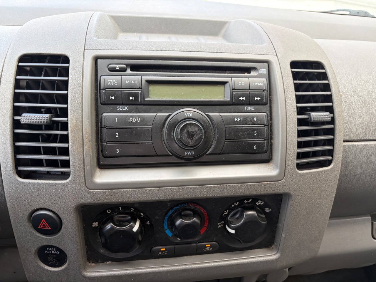 Used 2015 Nissan Frontier SV RWD image 15