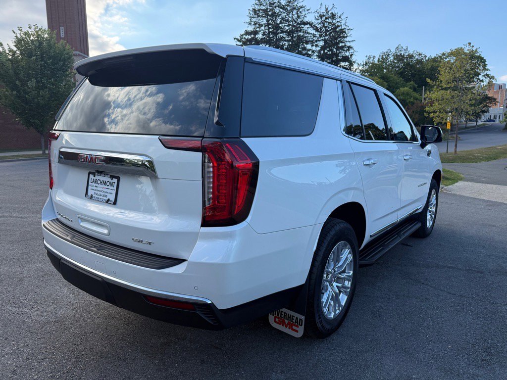 Used 2024 GMC Yukon SLT w/ SLT Luxury Package image 8