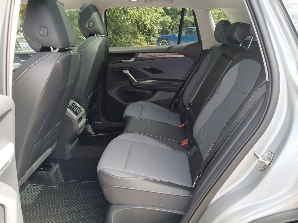 New 2025 Volkswagen Tiguan SE image 24