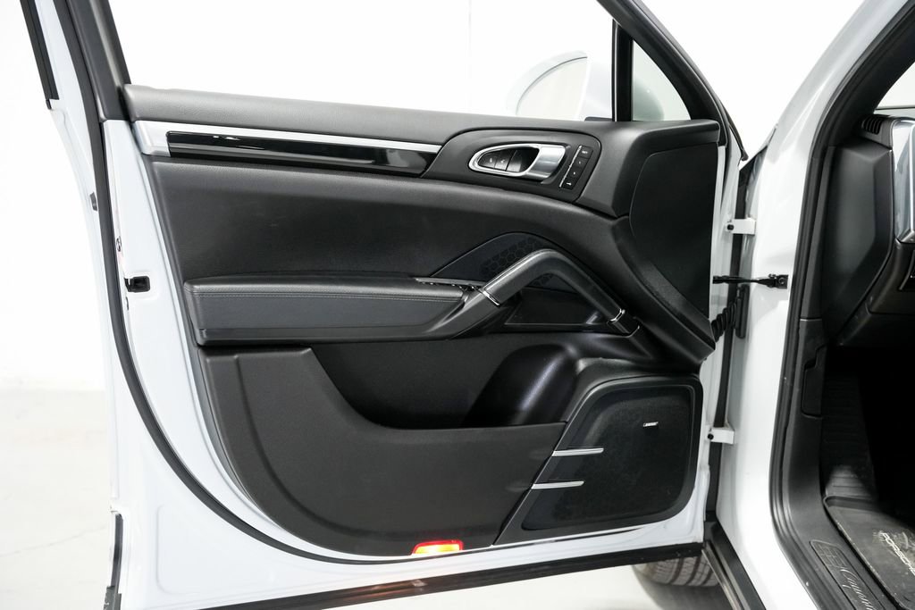 Used 2015 Porsche Cayenne S image 36