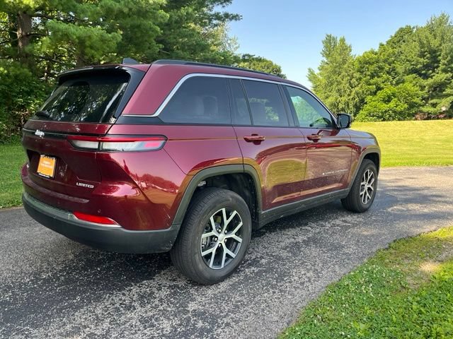 Used 2025 Jeep Grand Cherokee Limited AWD/4WD image 3