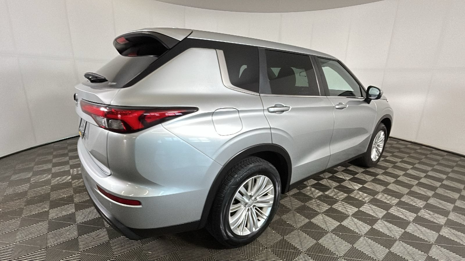 Used 2022 Mitsubishi Outlander ES AWD/4WD image 2