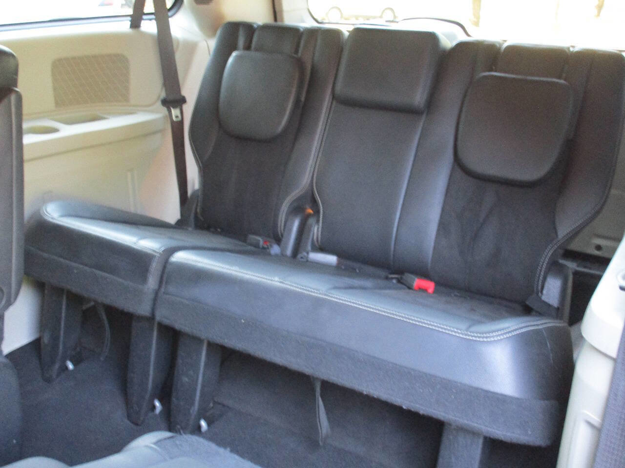 Used 2019 Dodge Grand Caravan SXT image 13