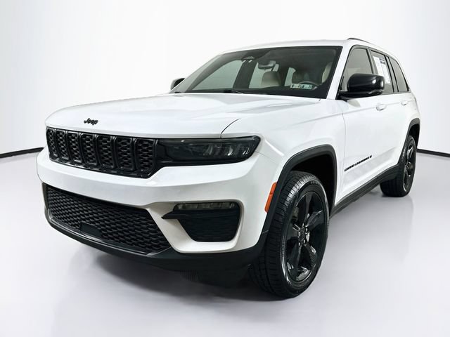 Used 2023 Jeep Grand Cherokee Limited w/ Black Appearance Package AWD/4WD image 3