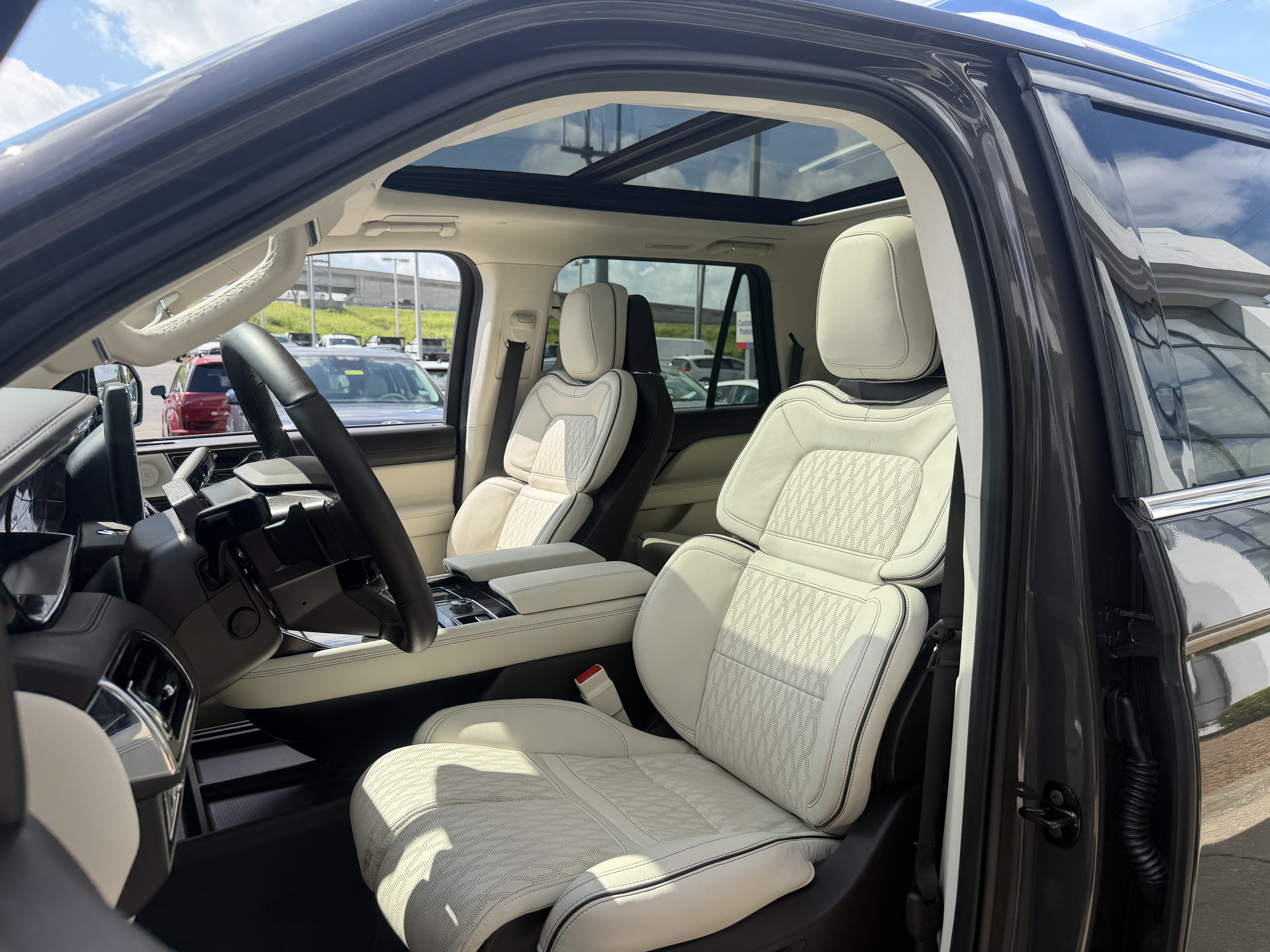Used 2024 Lincoln Navigator L Black Label AWD/4WD image 34