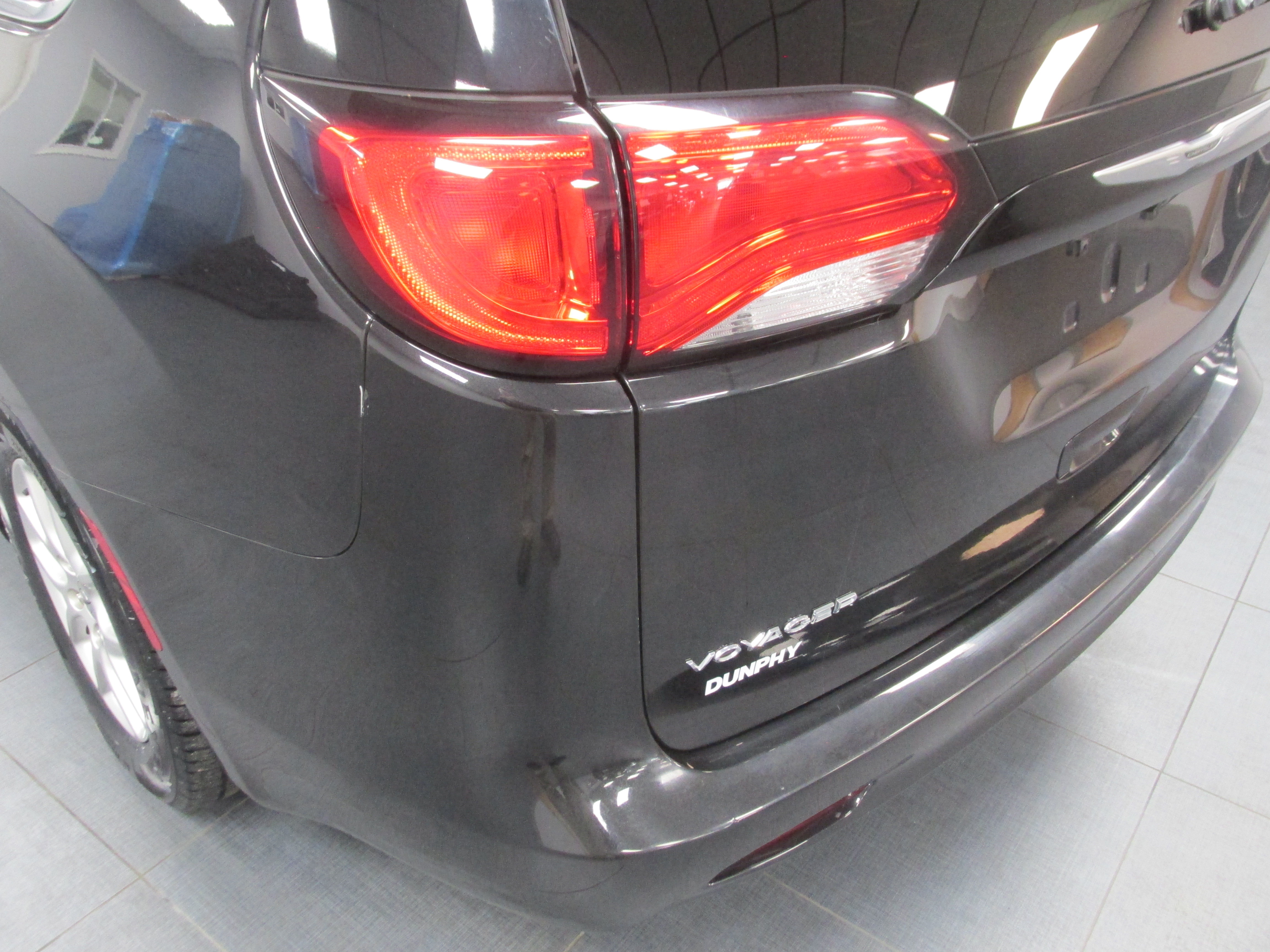 Used 2023 Chrysler Voyager LX FWD image 12