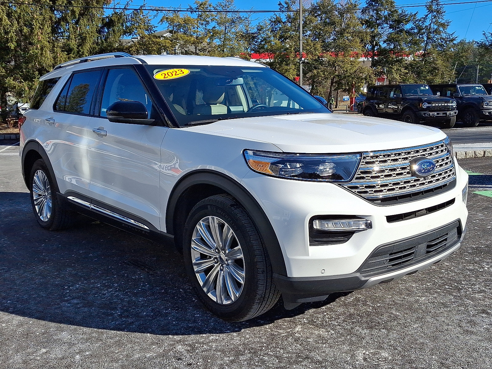Certified 2023 Ford Explorer Limited w/ Limited Technology Package image 3