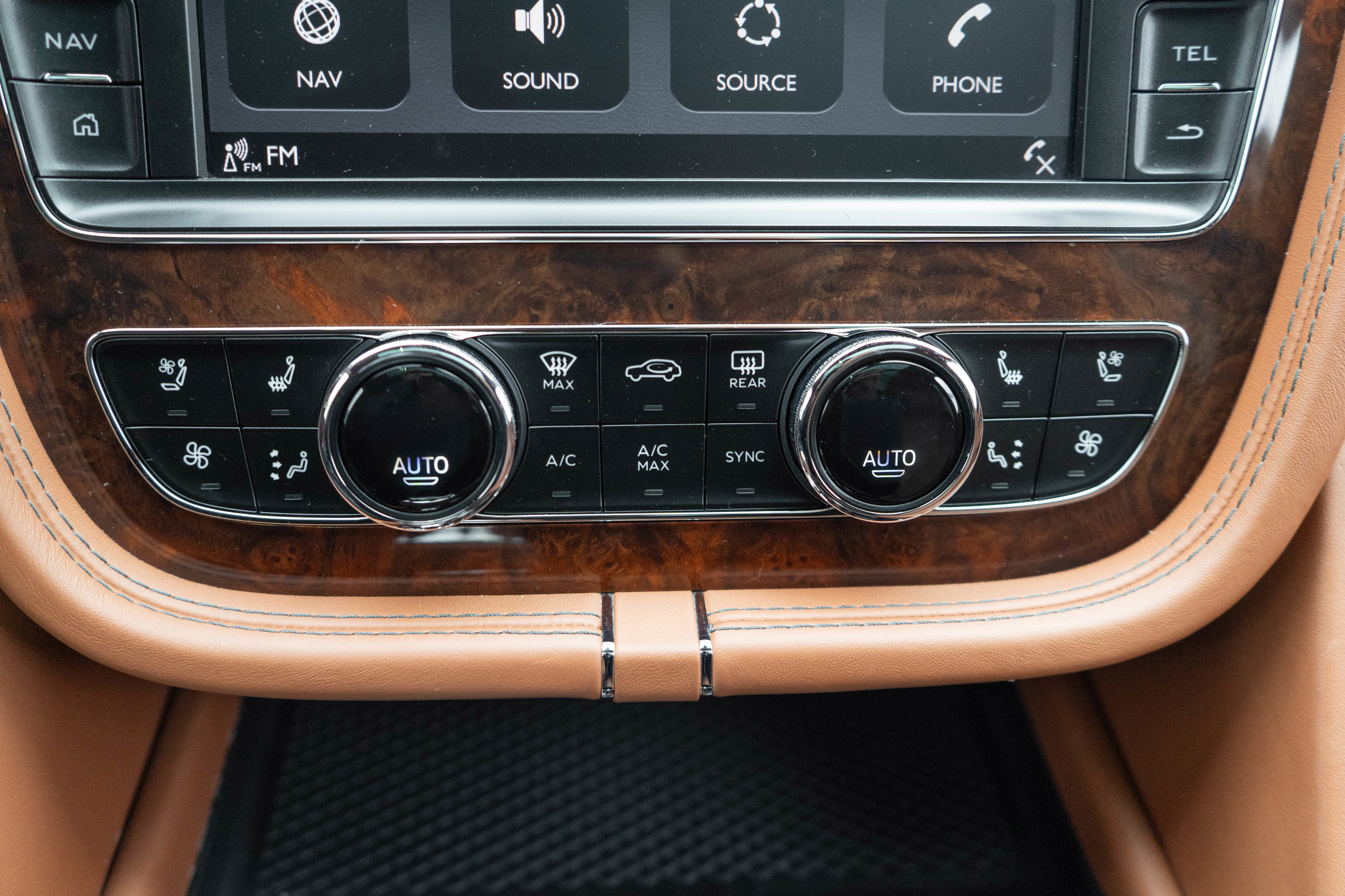Used 2017 Bentley Bentayga image 25