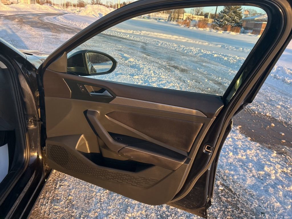 Used 2024 Volkswagen Jetta SE w/ Panoramic Sunroof Package image 24