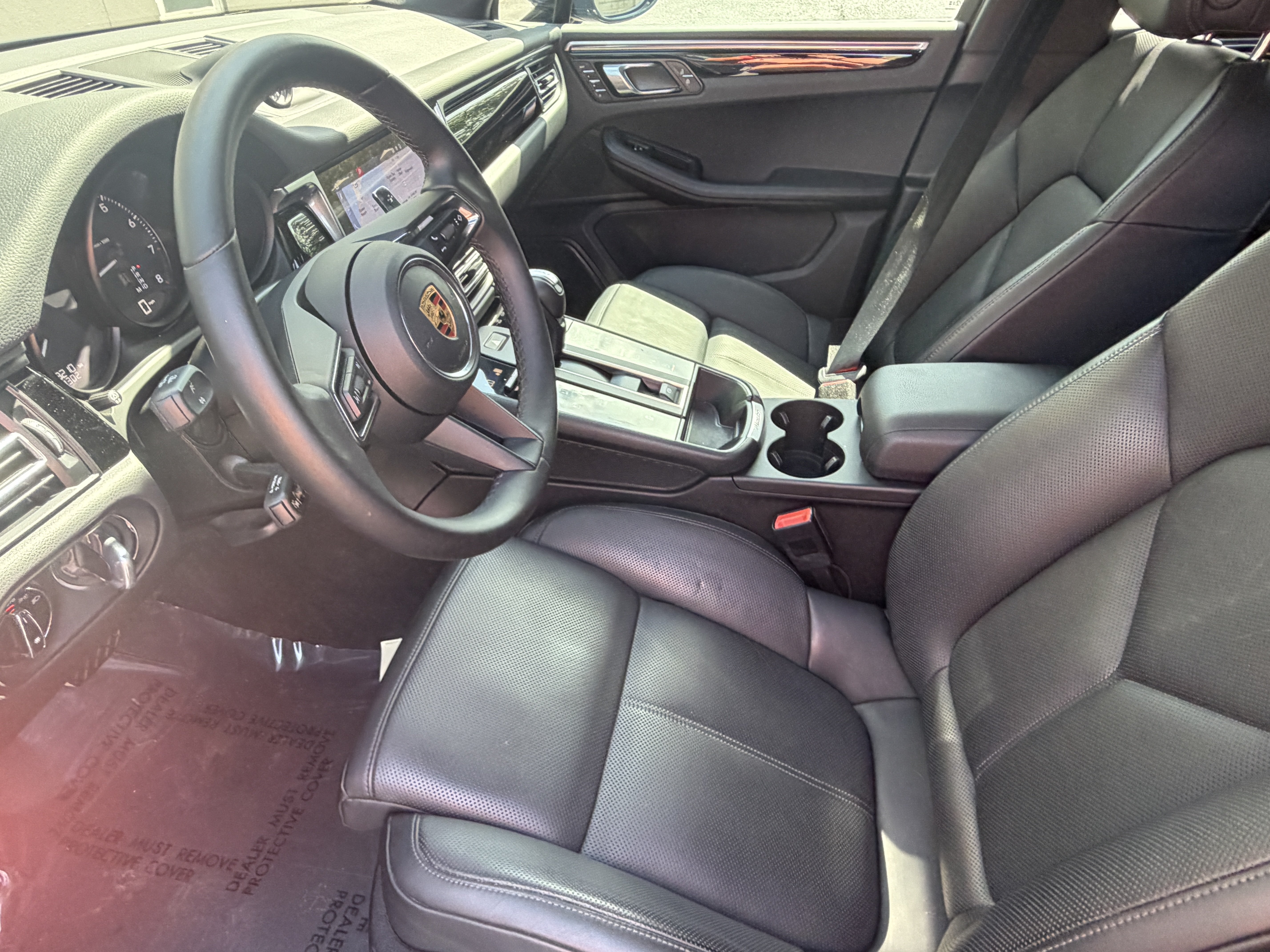 Certified 2024 Porsche Macan AWD/4WD image 4