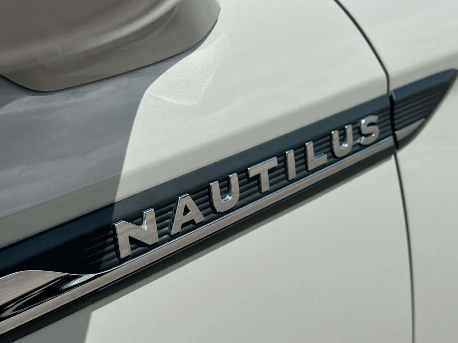 Used 2023 Lincoln Nautilus Reserve AWD/4WD image 13