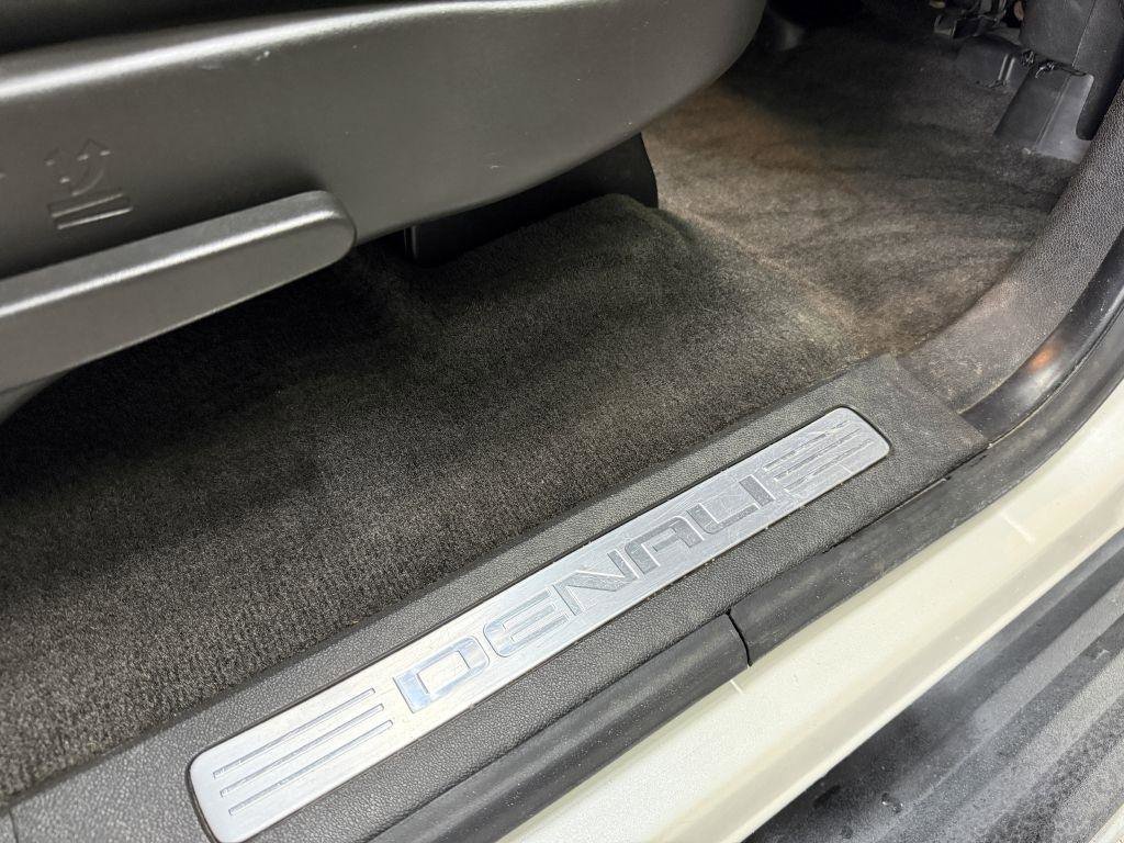 Used 2012 GMC Yukon XL Denali AWD/4WD image 36