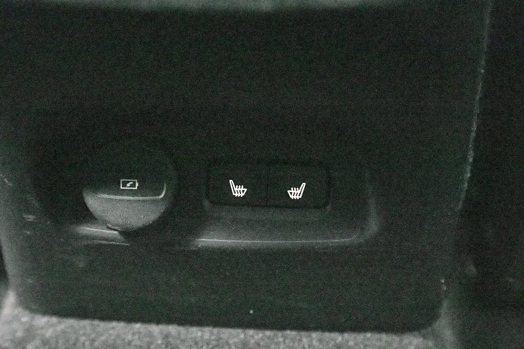 Used 2023 Volvo XC40 B5 Ultimate w/ Protection Package Premier image 24