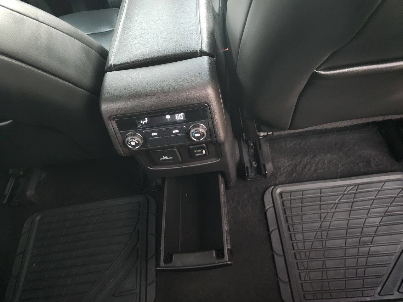 Used 2017 GMC Acadia SLT image 19