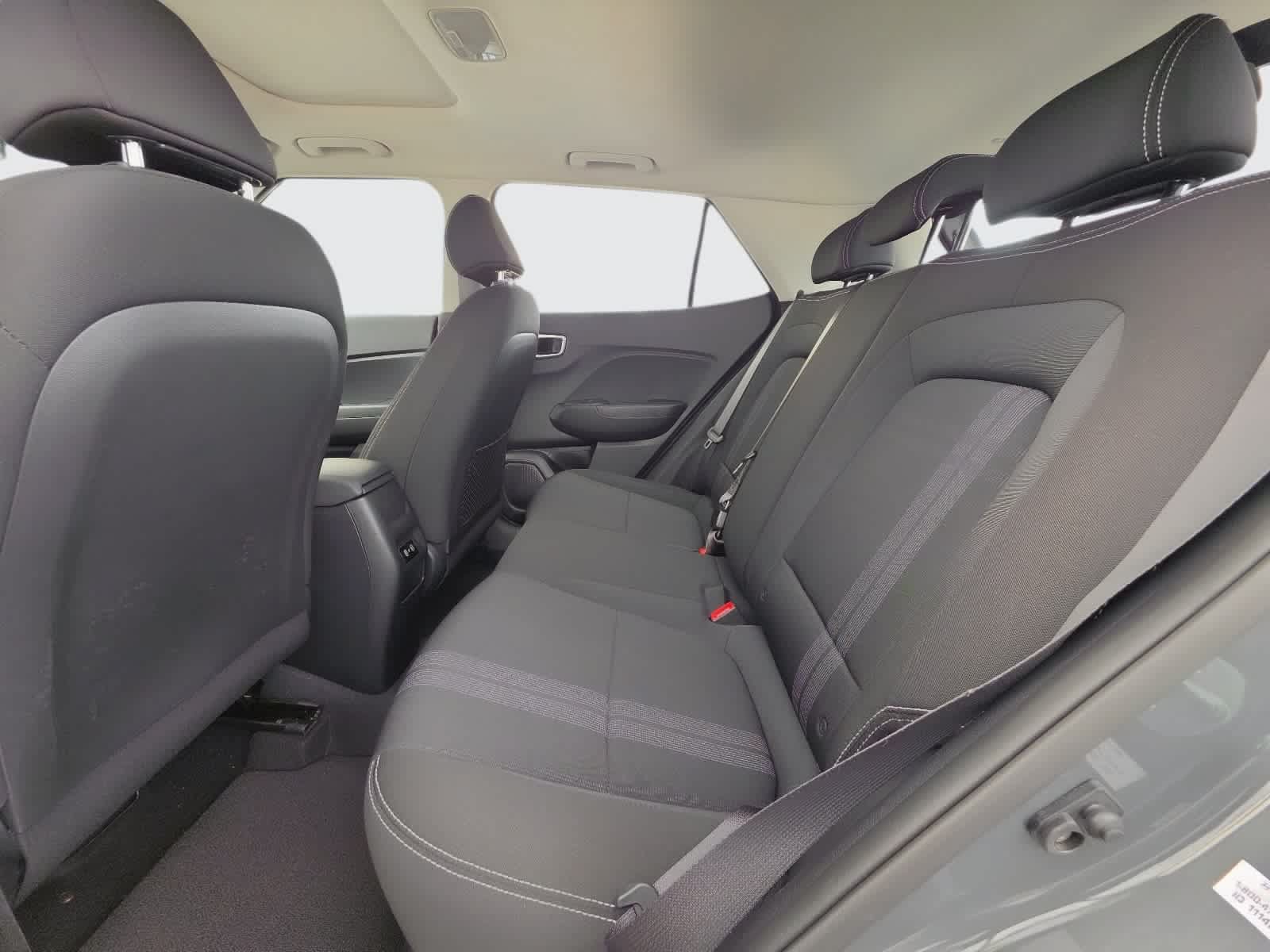 Used 2025 Hyundai Venue SEL FWD image 30