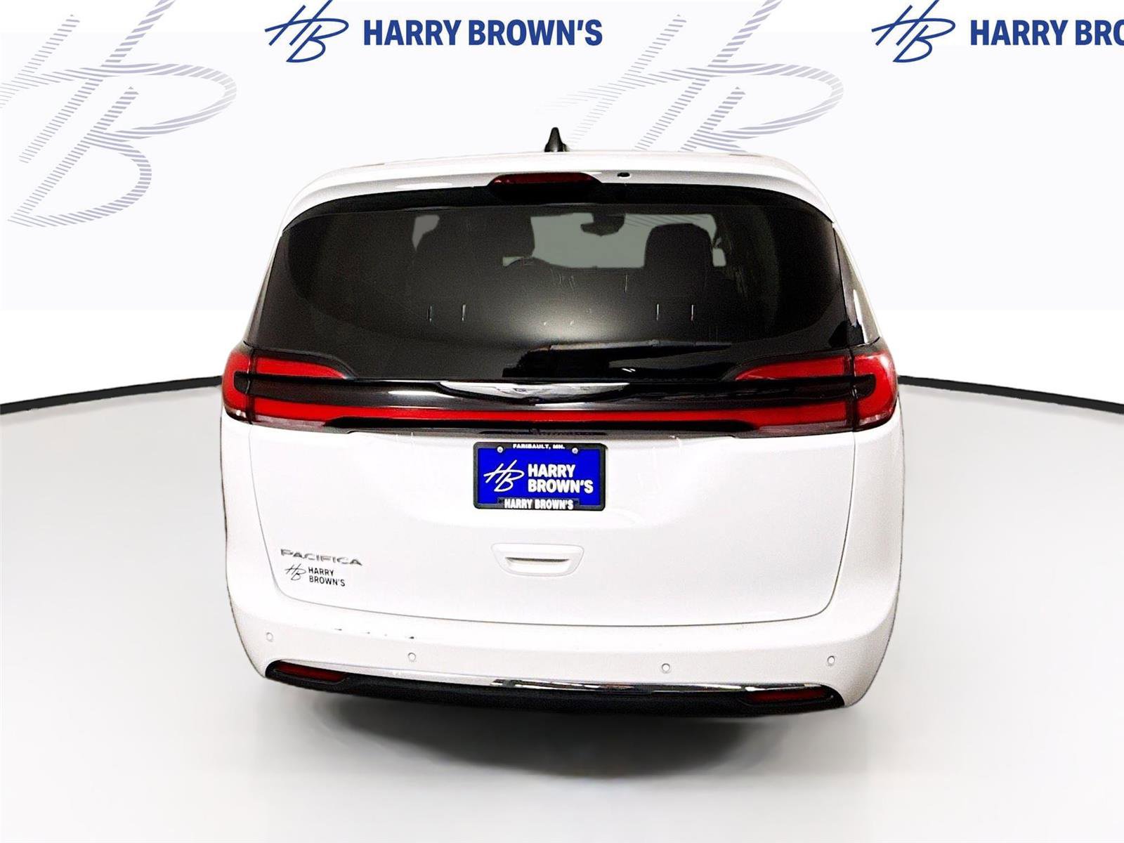 Used 2023 Chrysler Pacifica Touring-L image 30