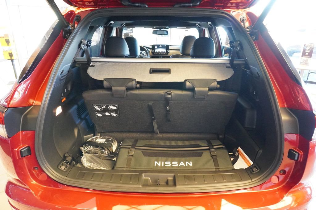 New 2026 Nissan Rogue Platinum image 8