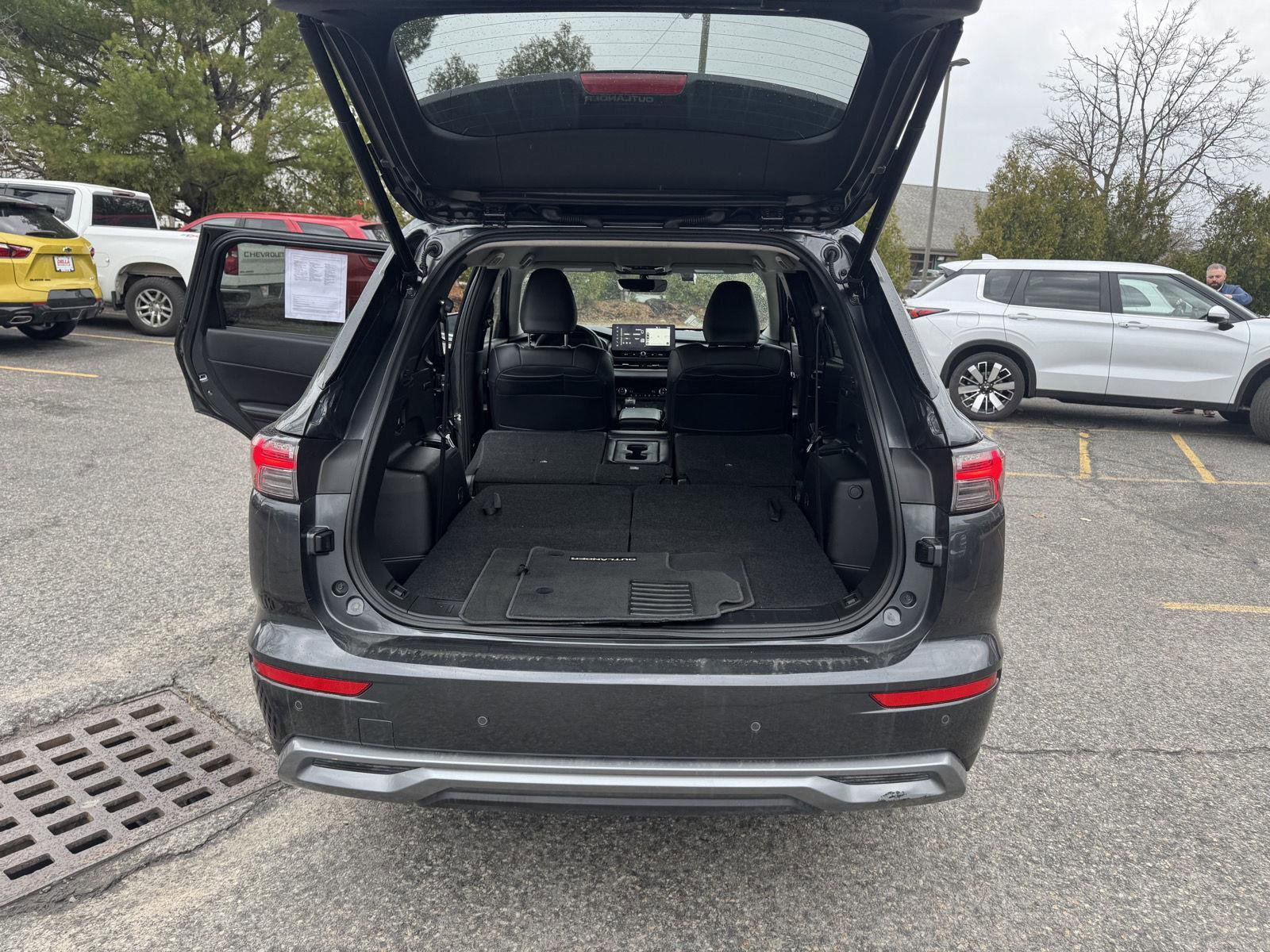 Used 2025 Mitsubishi Outlander SE image 20