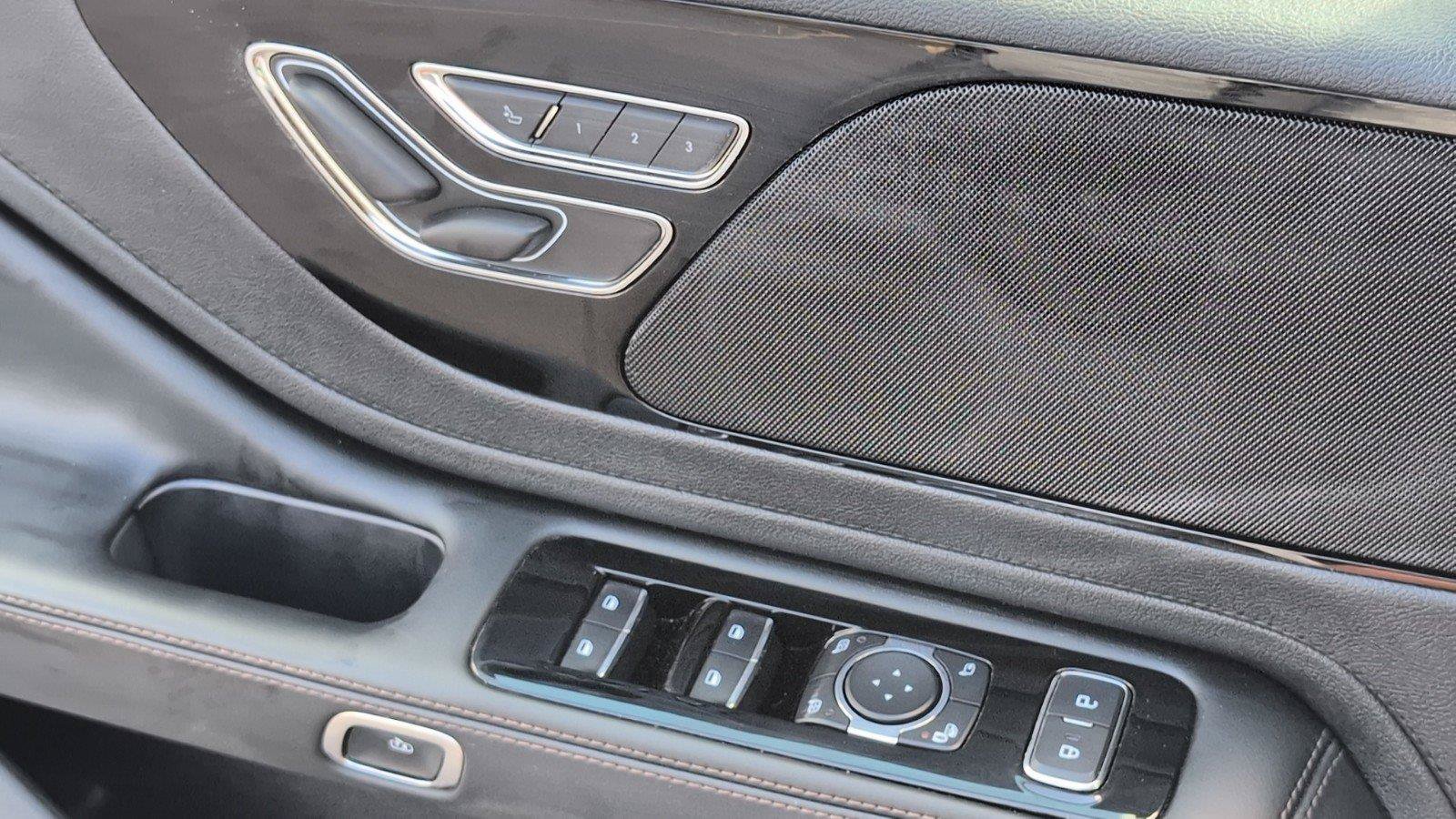Used 2025 Lincoln Aviator AWD image 21