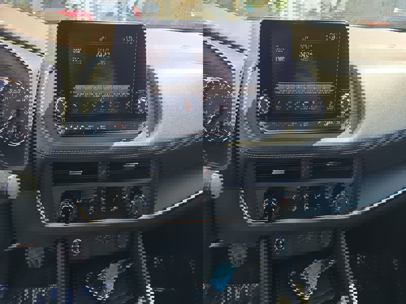 Used 2023 Nissan Rogue S image 22